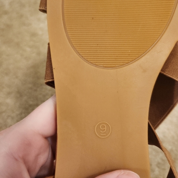Womens Brown Tan Strappy Flat Sandals Size 9 Daydaygo - Picture 3 of 4